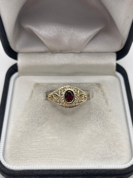 9ct gold garnet ring