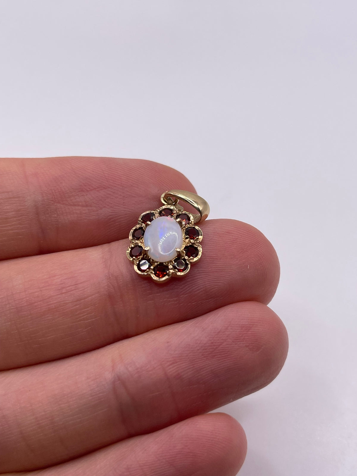 9ct gold opal and garnet pendant