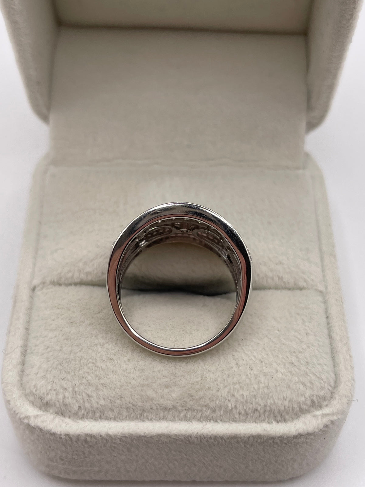 18ct white gold 1ct diamond cluster ring