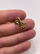 Load image into Gallery viewer, 9ct gold cricket charm
