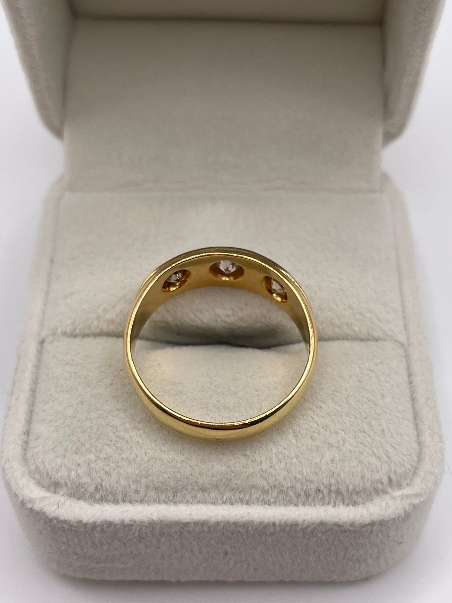18ct gold diamond gypsy ring