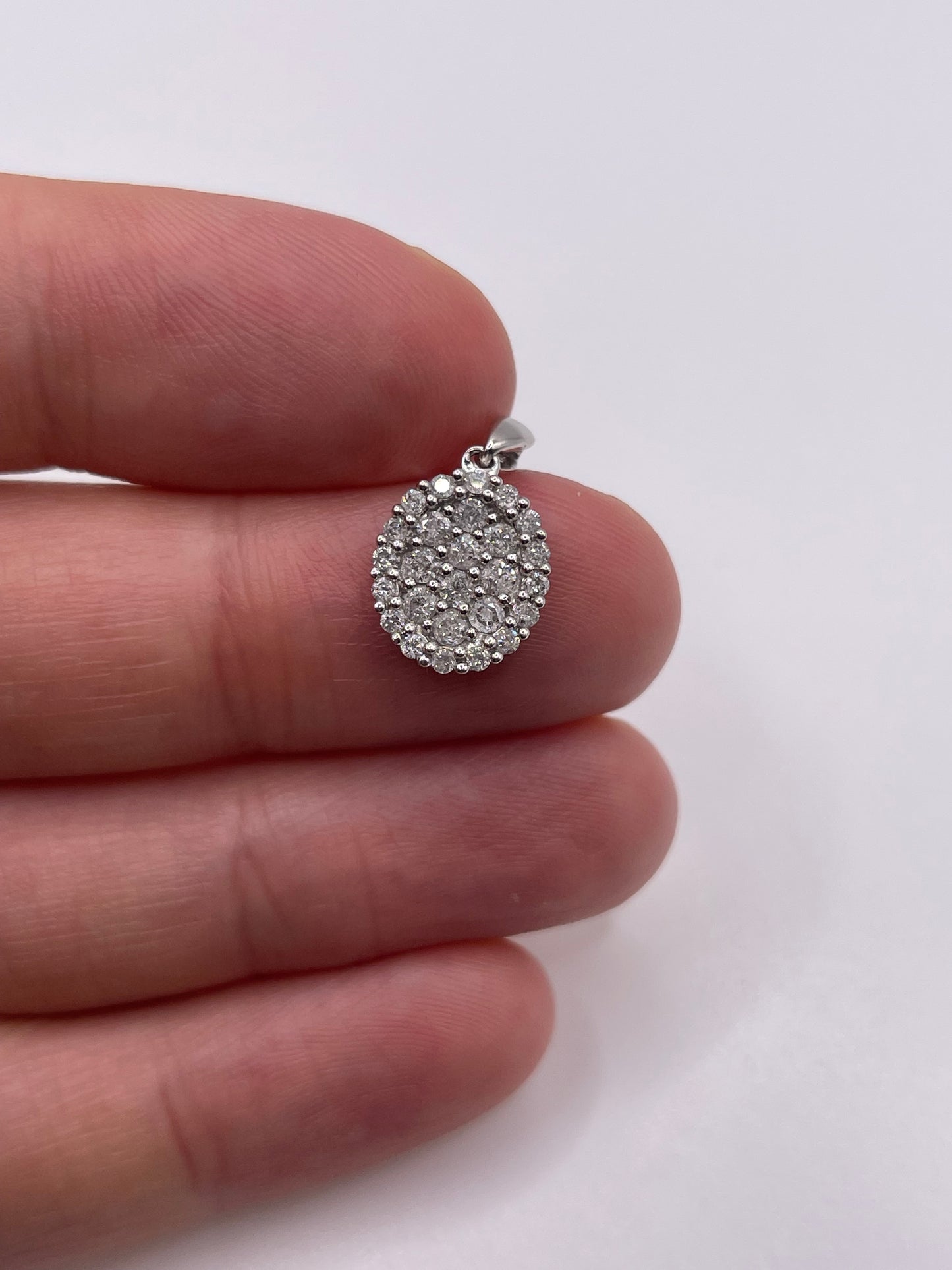 9ct white gold diamond cluster pendant