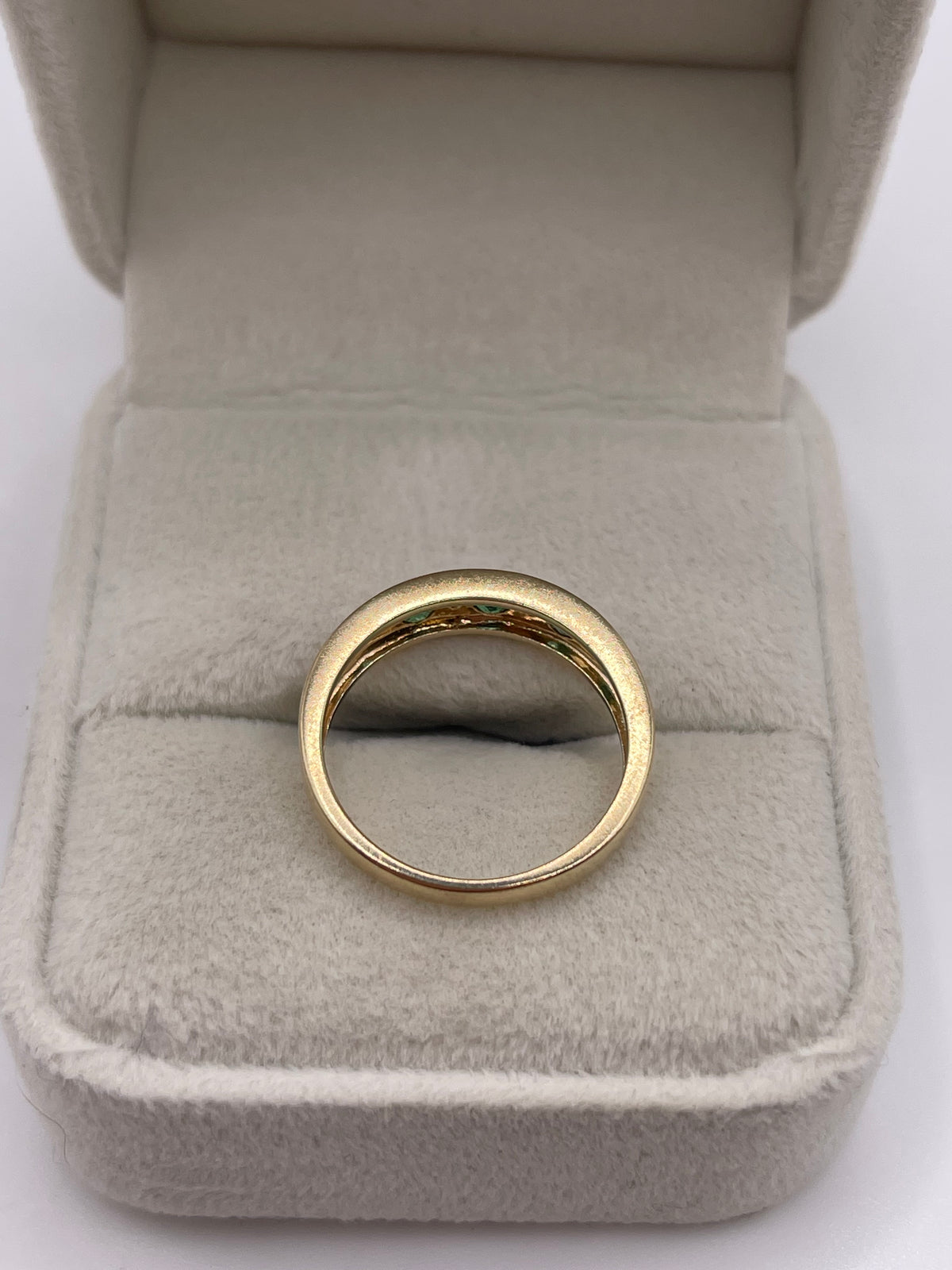9ct gold emerald and diamond ring