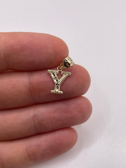 9ct gold initial Y pendant