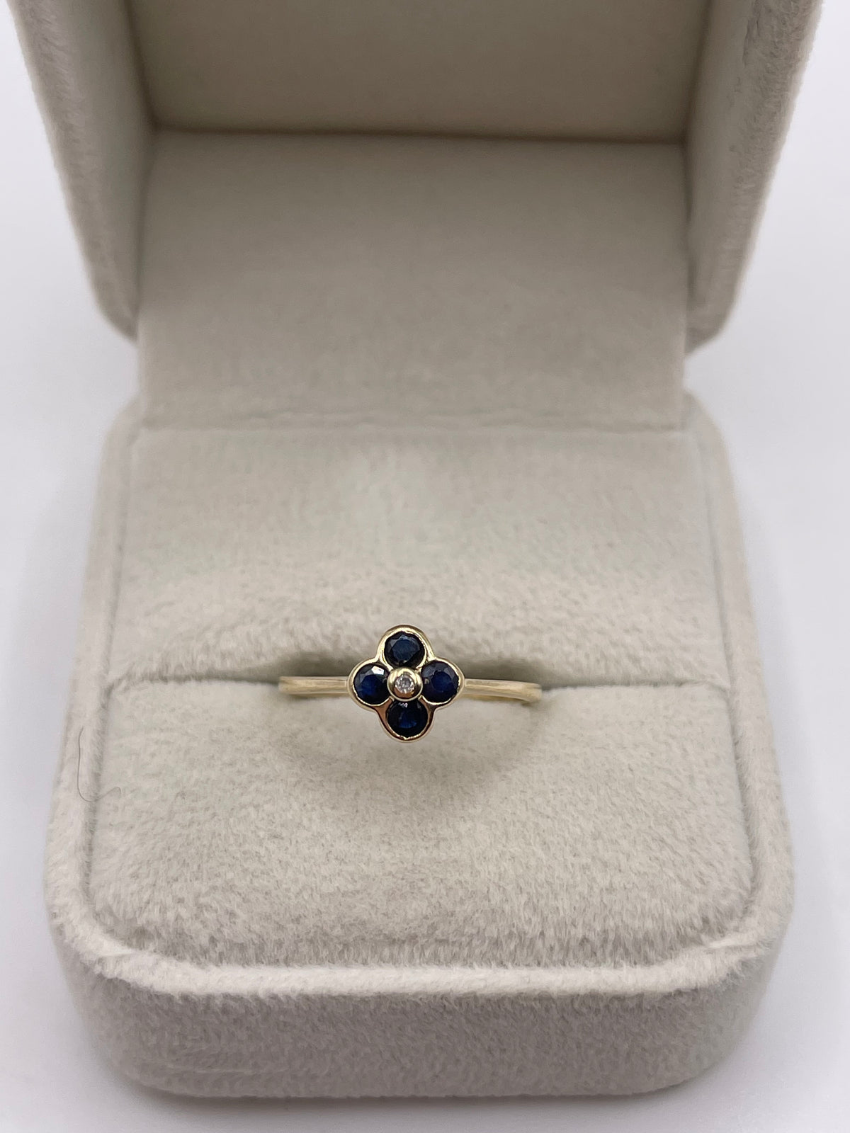 9ct gold sapphire and diamond ring