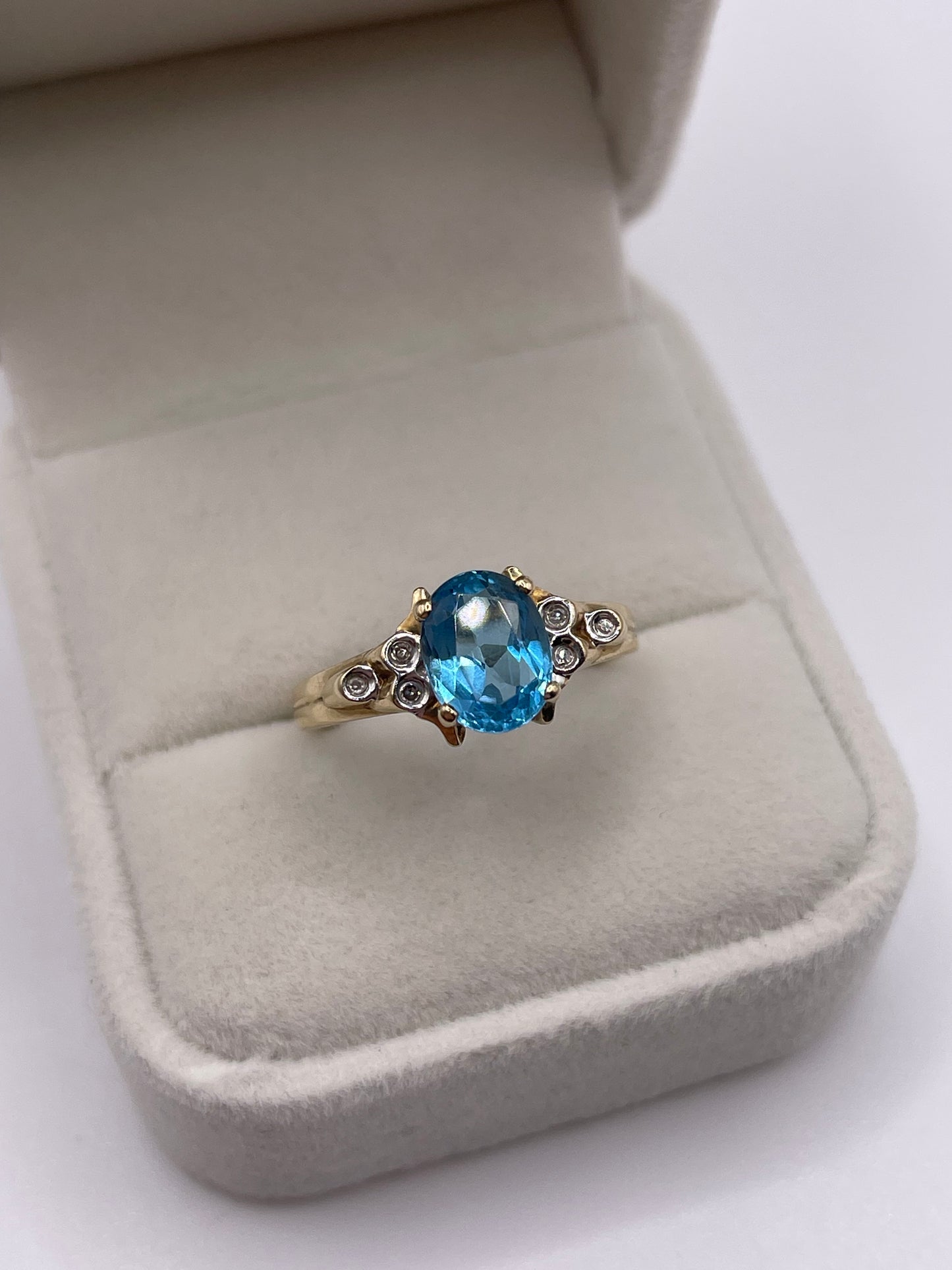9ct gold blue topaz and diamond ring