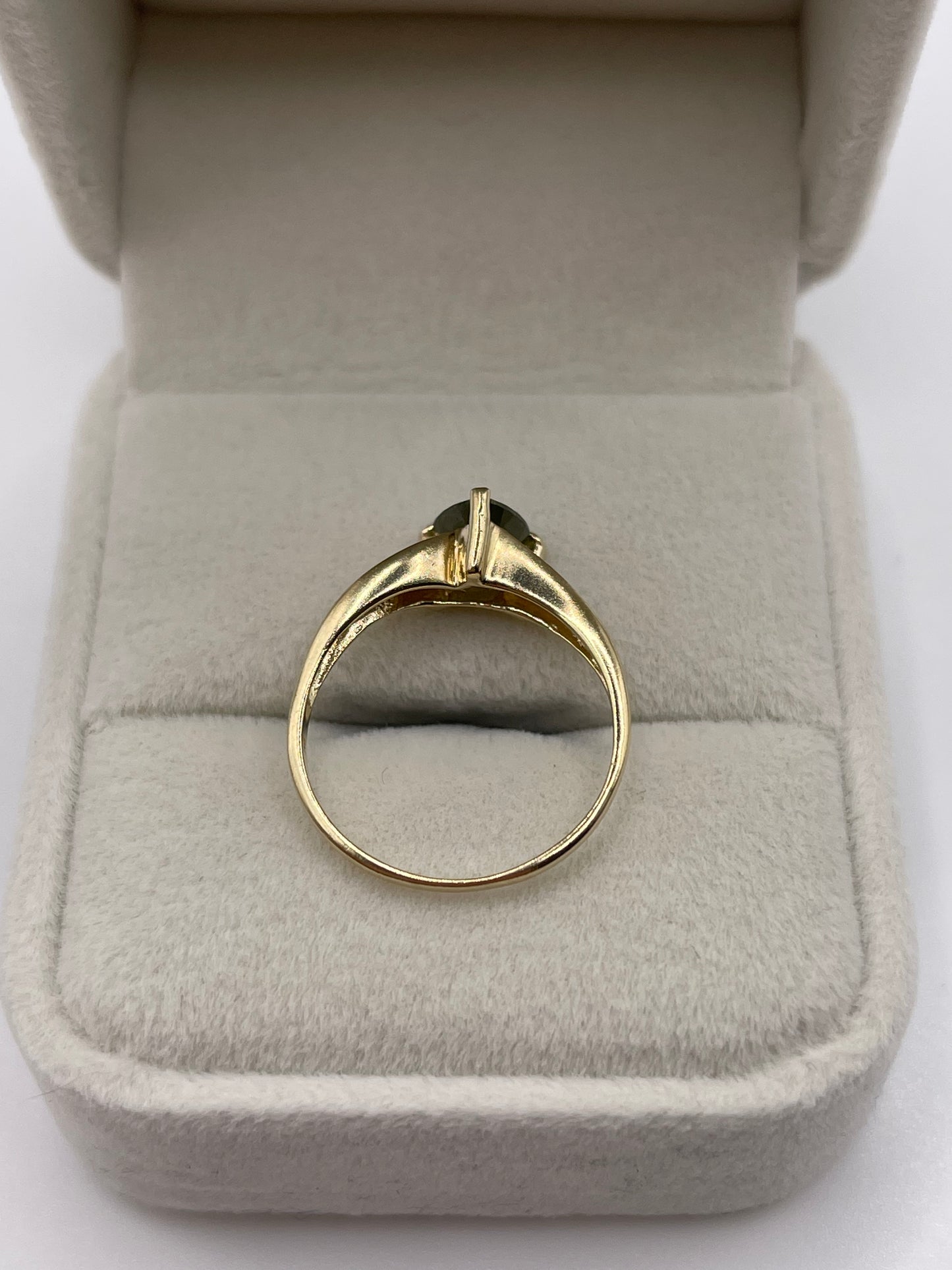 9ct gold quartz ring