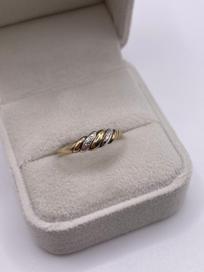 9ct gold croissant ring