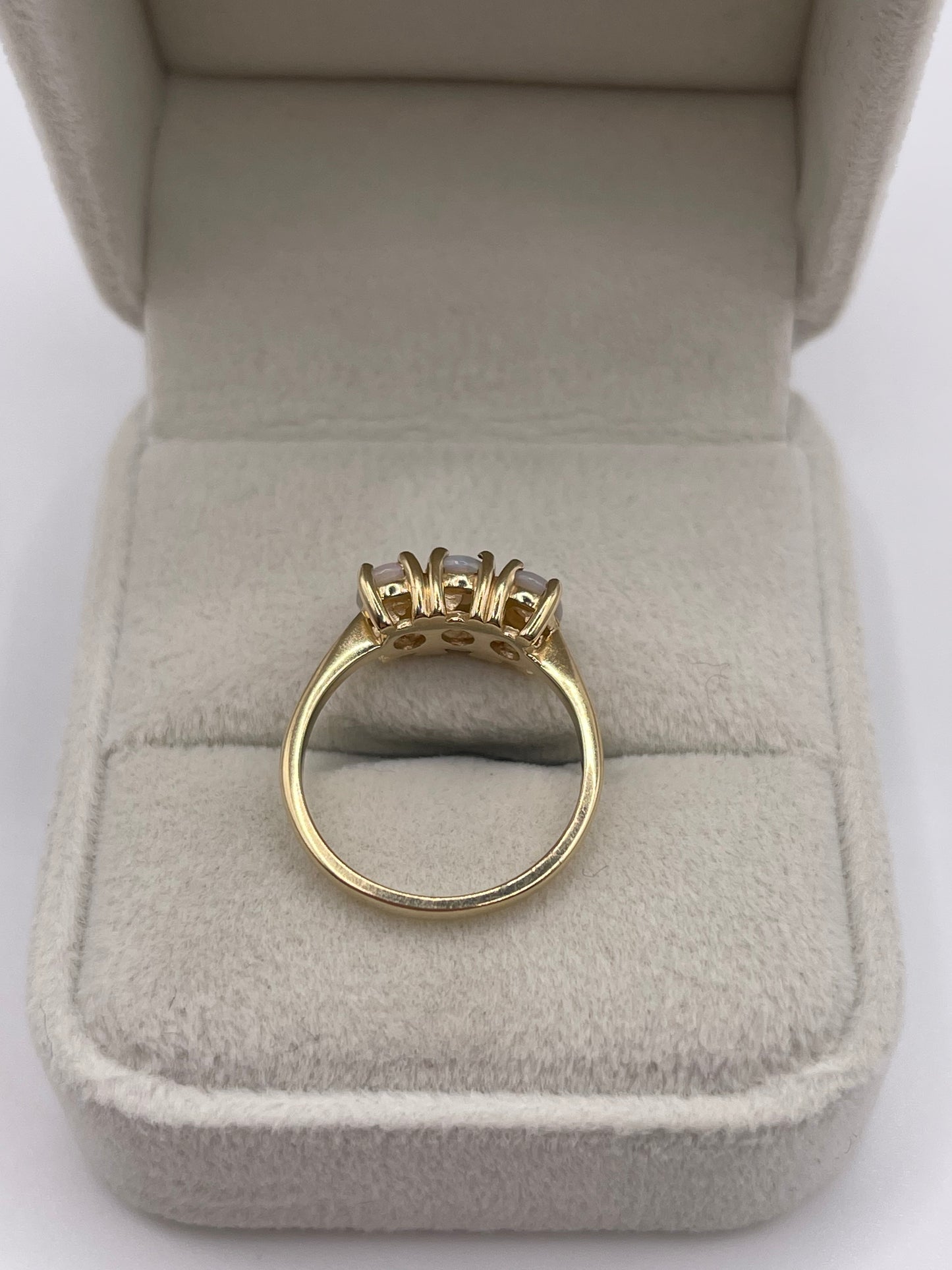 9ct gold opal ring