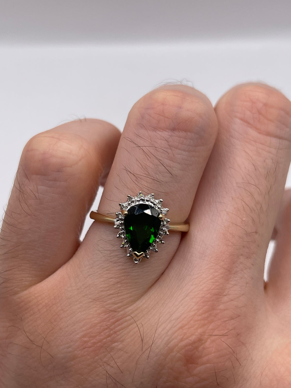 9ct gold diopside and diamond ring