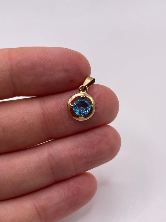9ct gold blue topaz pendant