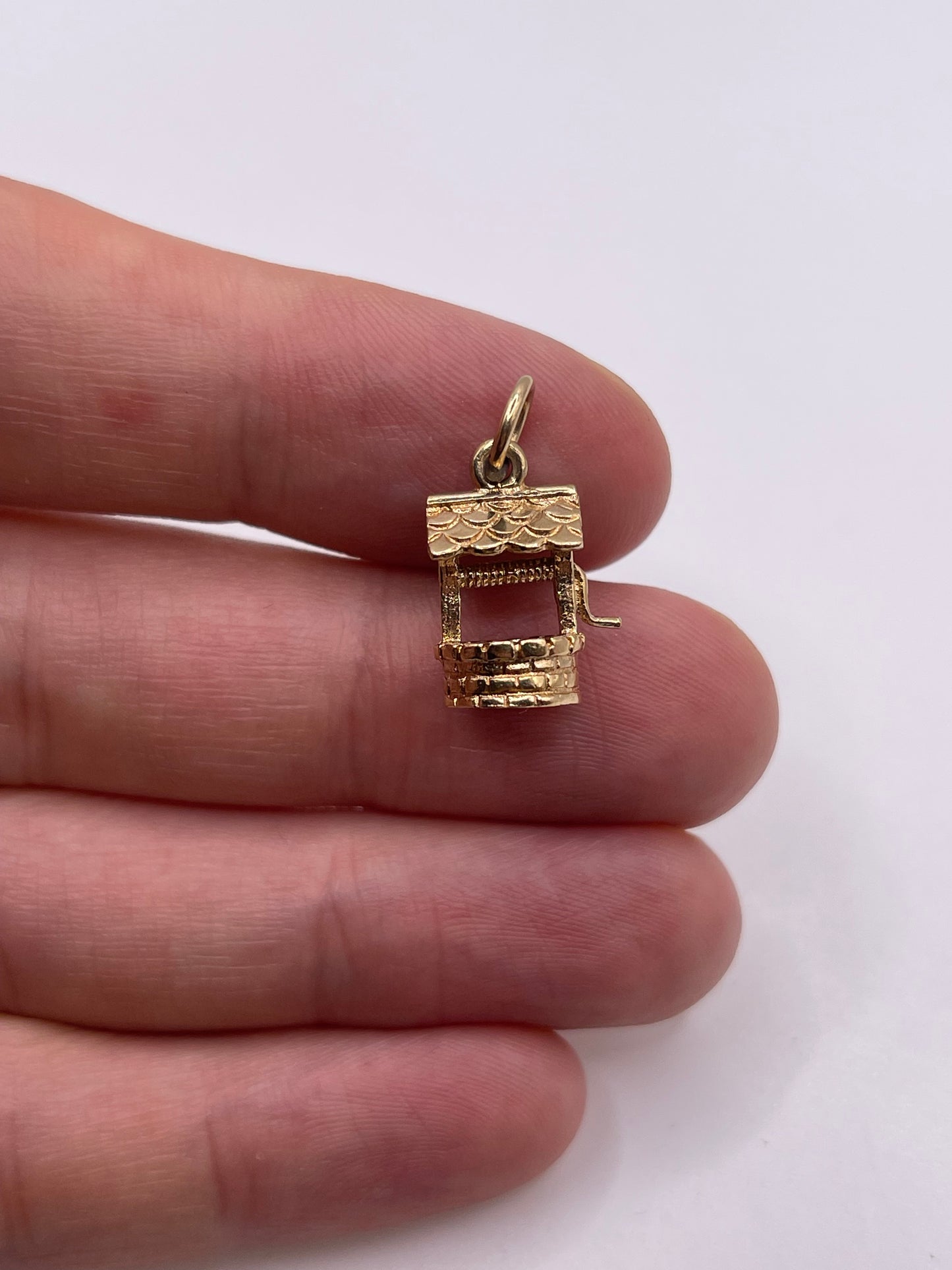 9ct gold well charm