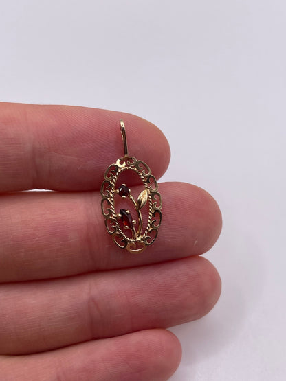 9ct gold garnet flower pendant