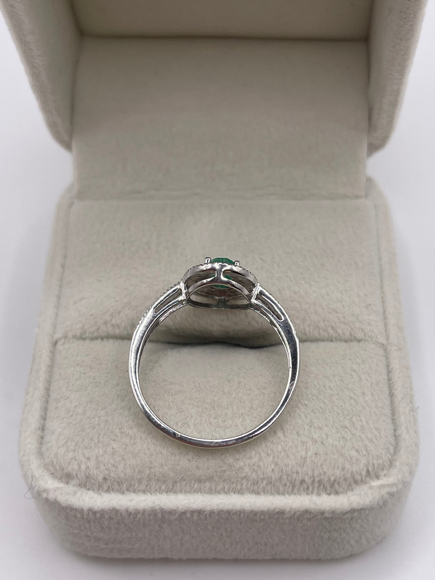 9ct white gold emerald and diamond ring