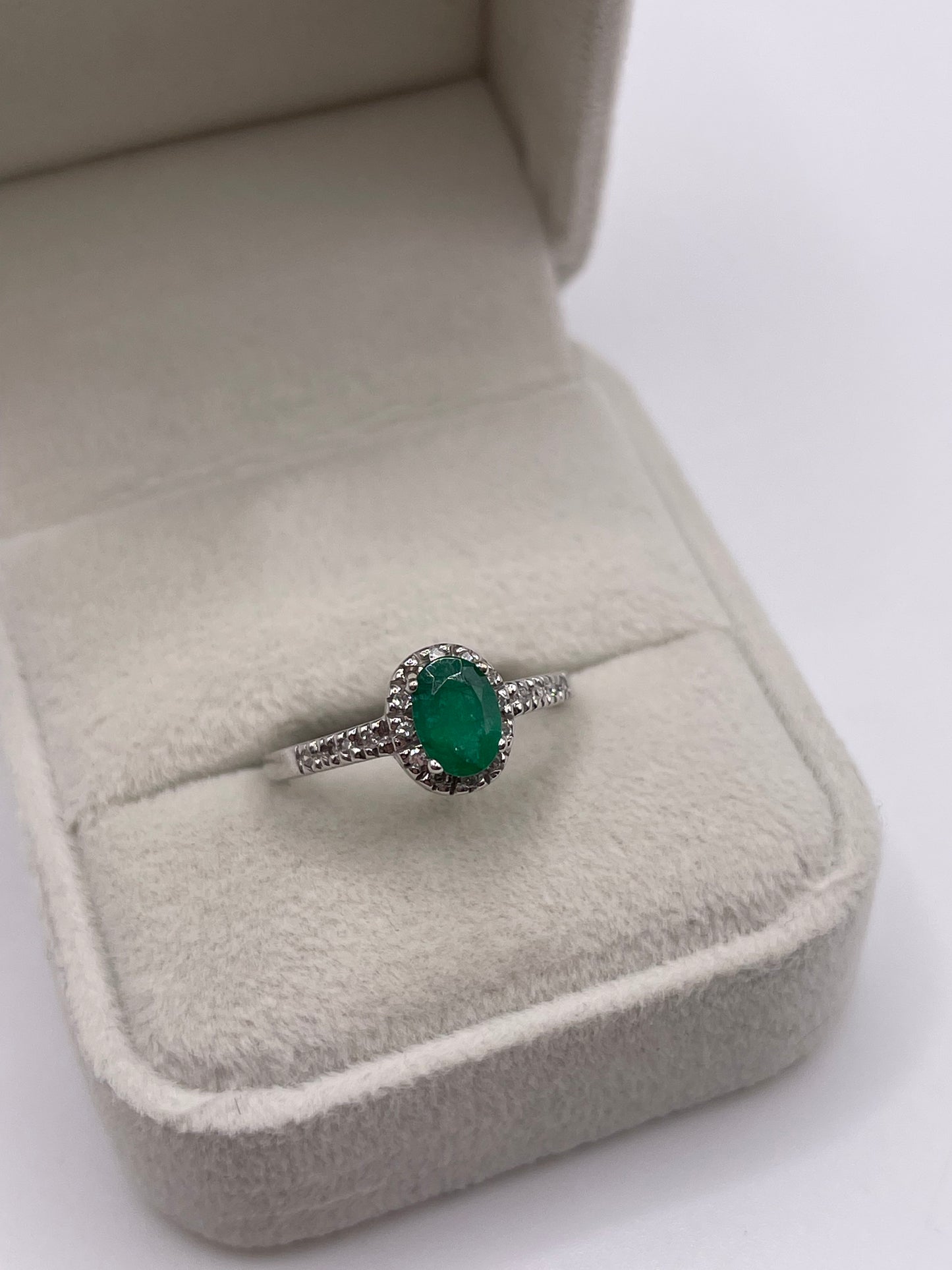 18ct white gold emerald and diamond ring