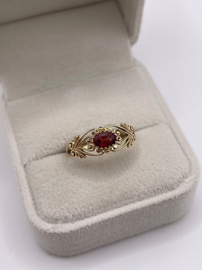 9ct gold garnet ring