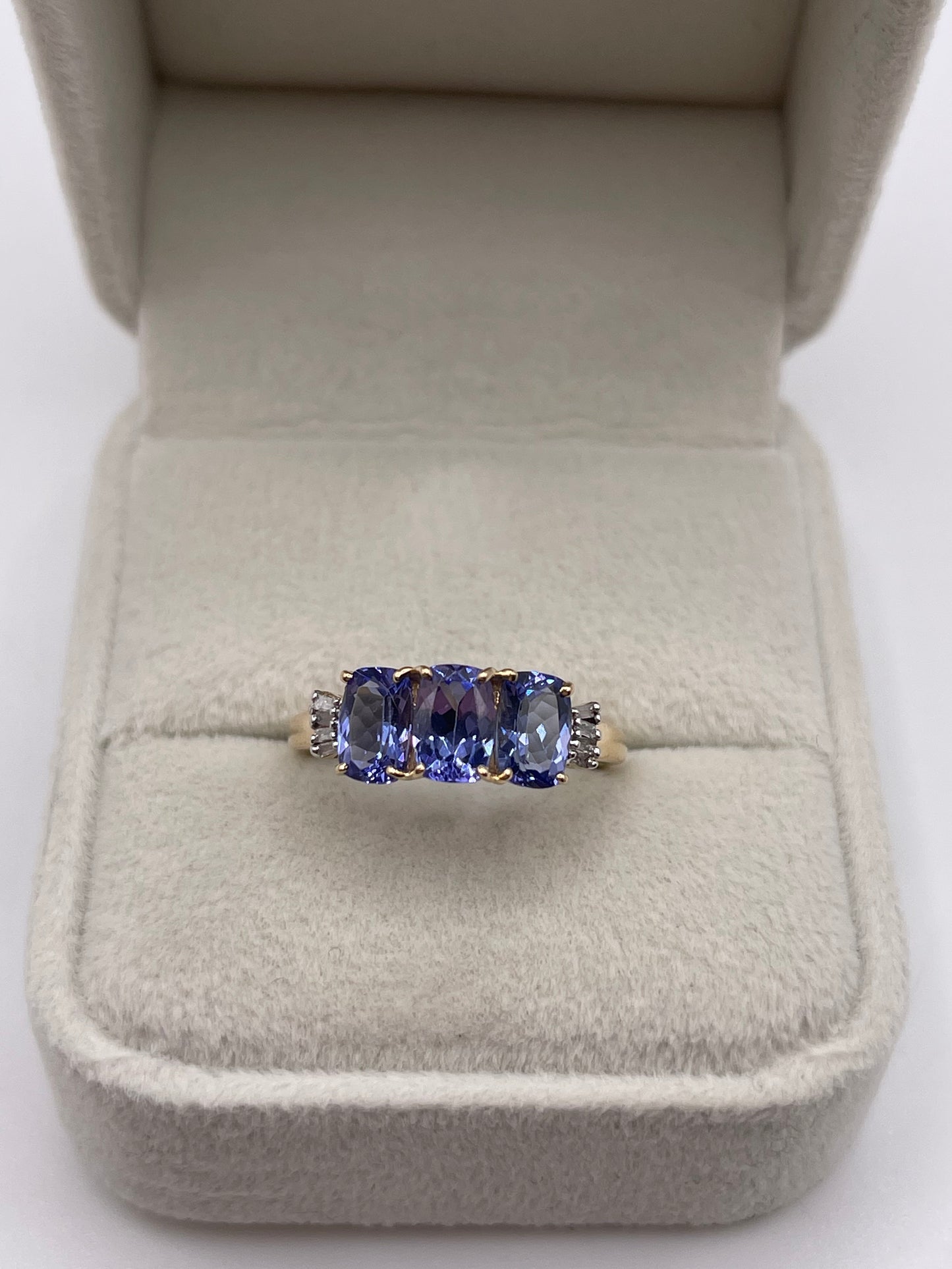 9ct gold tanzanite and diamond ring