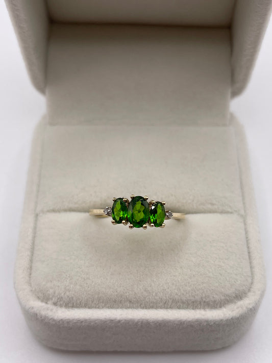 9ct gold diopside and diamond ring