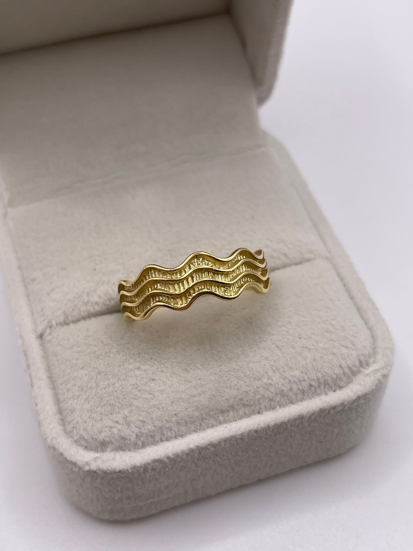 18ct gold ring