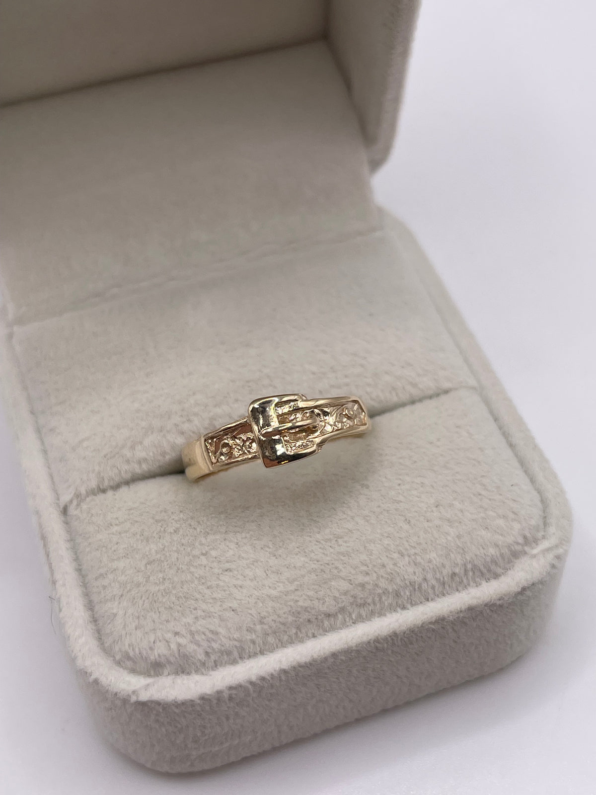 9ct gold buckle ring