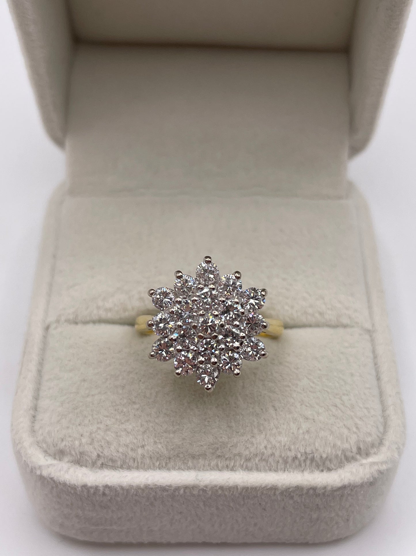 18ct gold 1.73ct diamond cluster ring