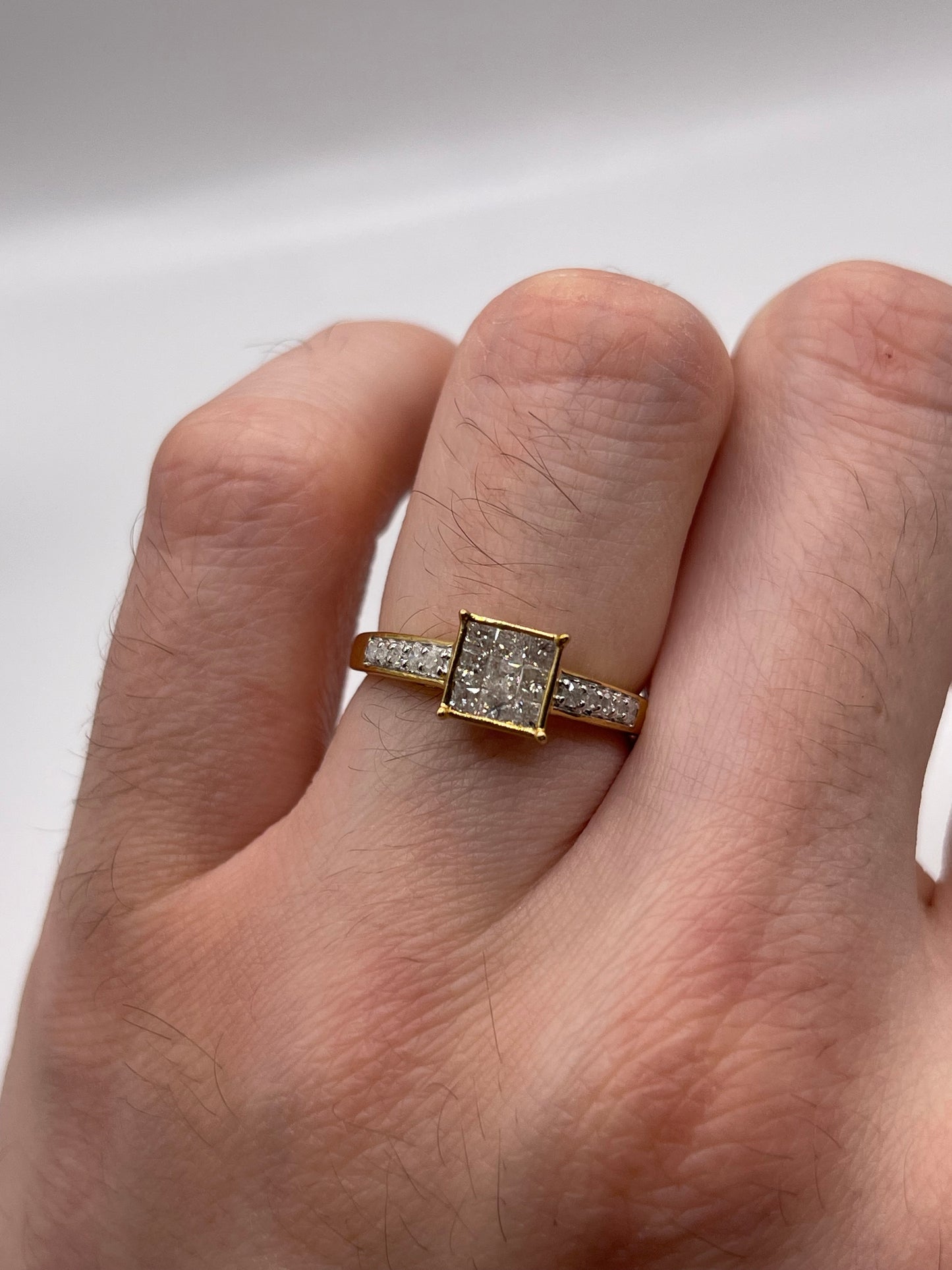 9ct gold diamond cluster ring