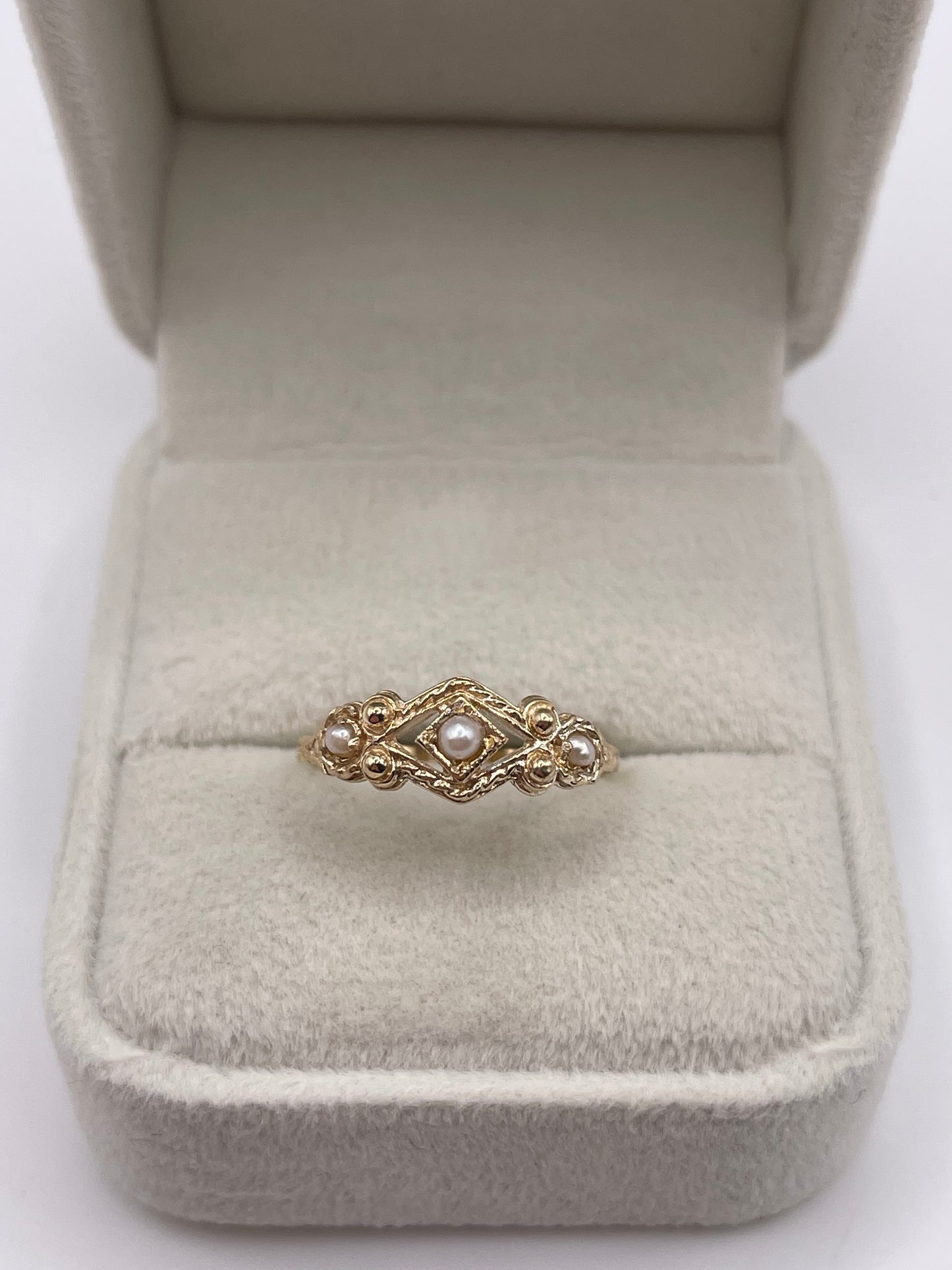 9ct gold pearl ring
