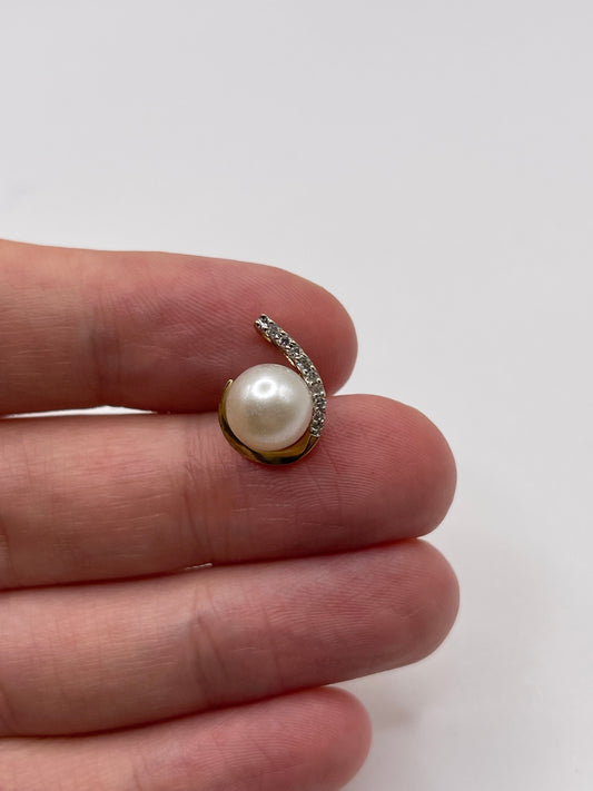 9ct gold pearl and diamond pendant
