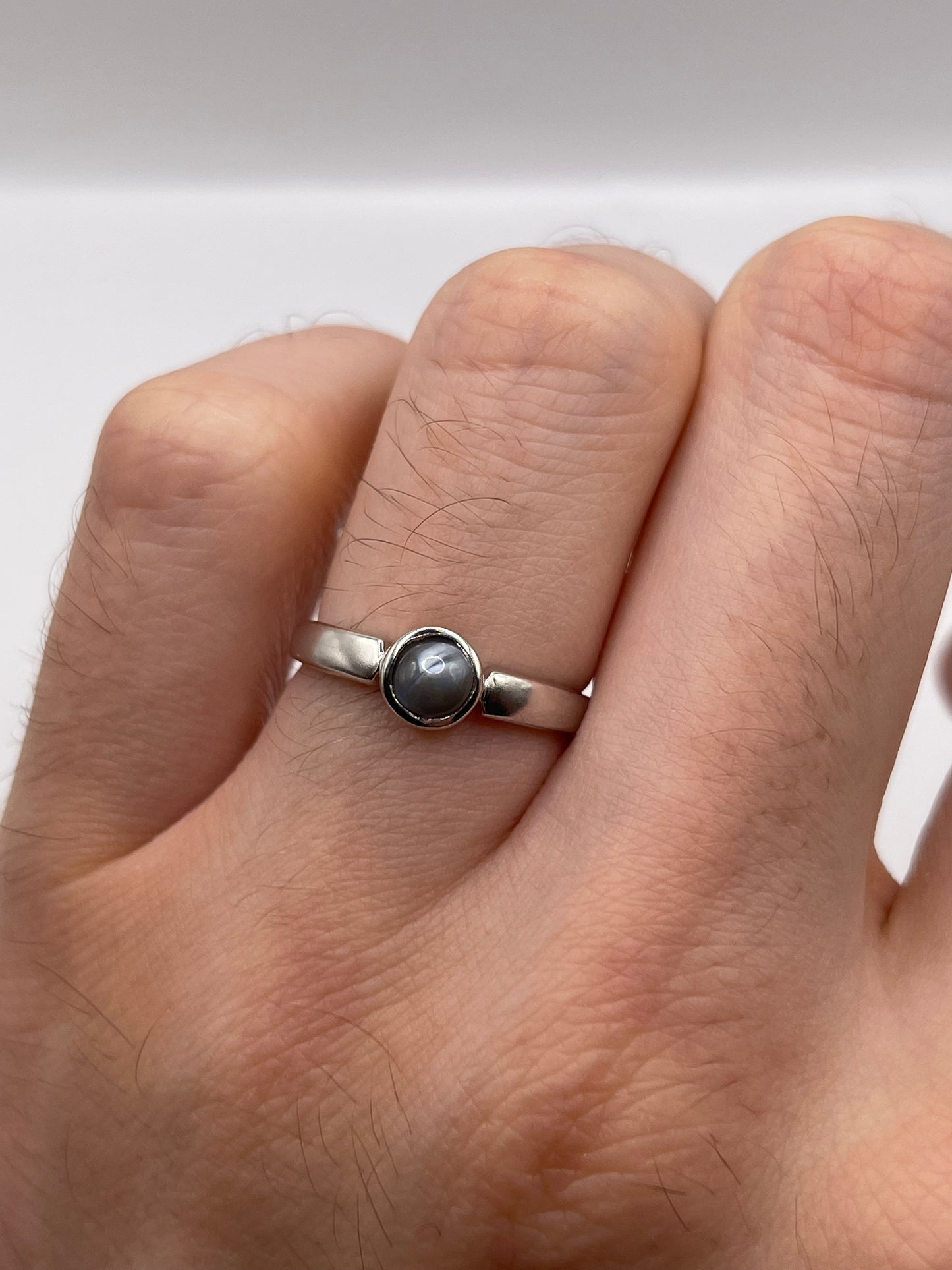 9ct white gold star sapphire ring