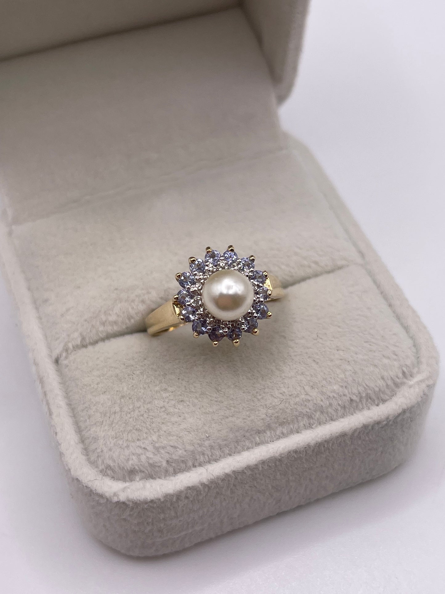 14ct gold tanzanite, pearl and diamond ring
