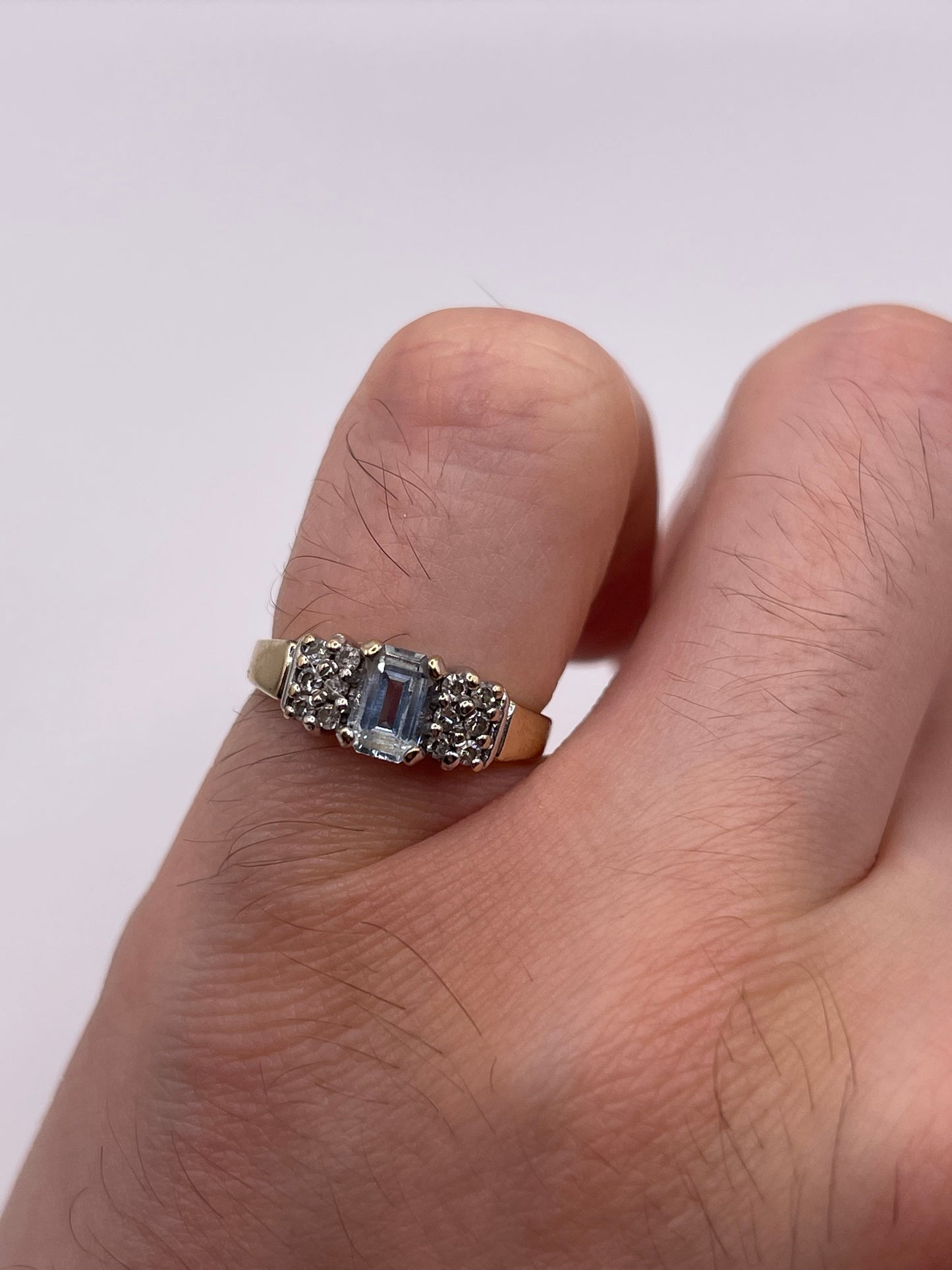 9ct gold aquamarine and diamond ring