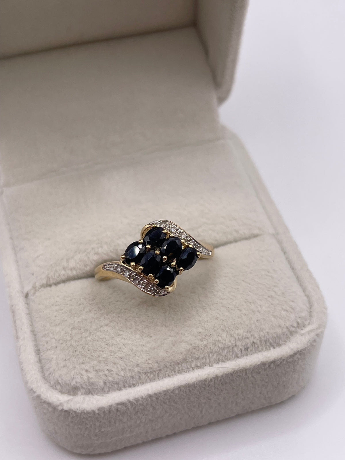 9ct gold sapphire and diamond ring