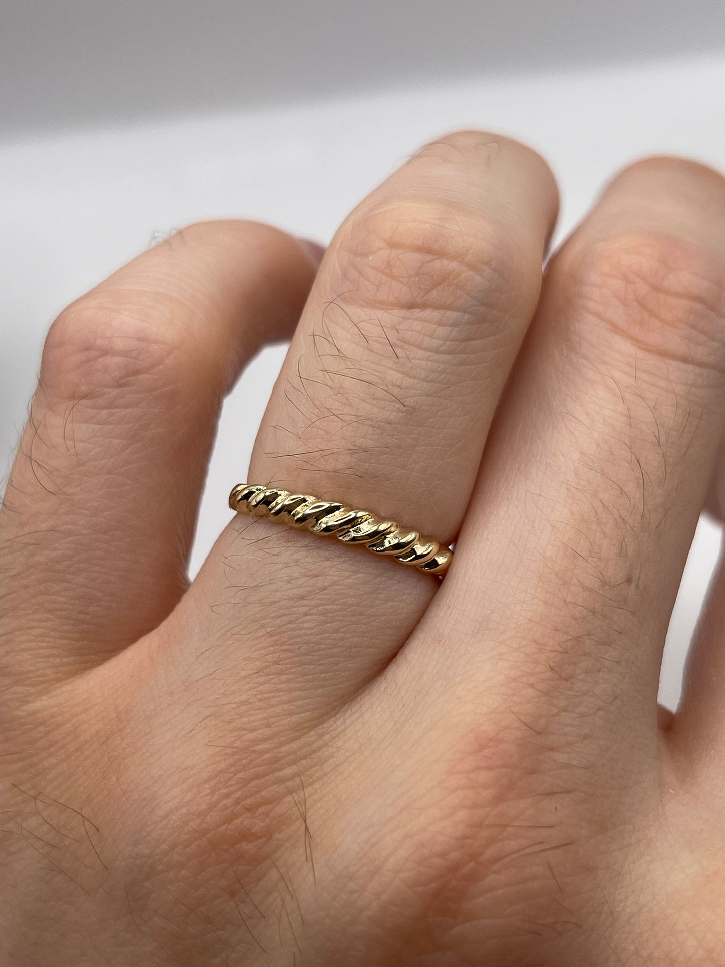 9ct gold croissant ring