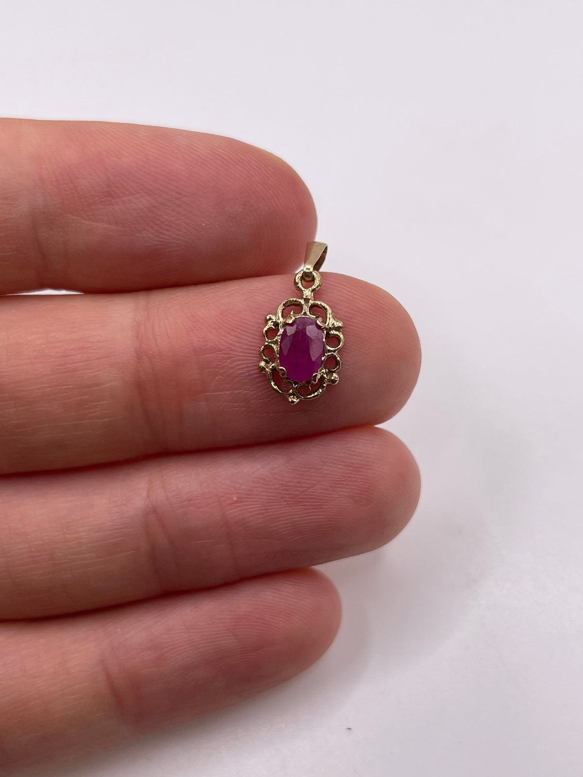 9ct gold ruby pendant