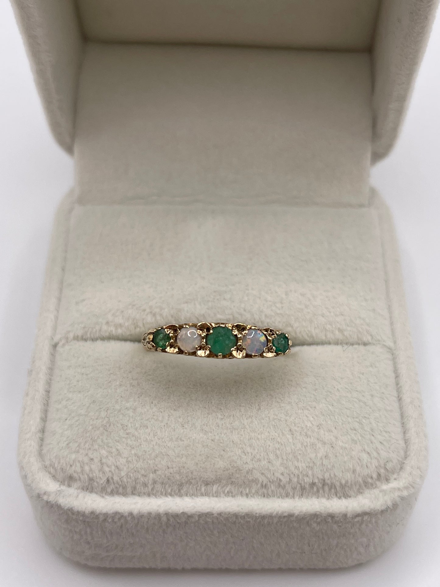 18ct gold emerald and opal ring