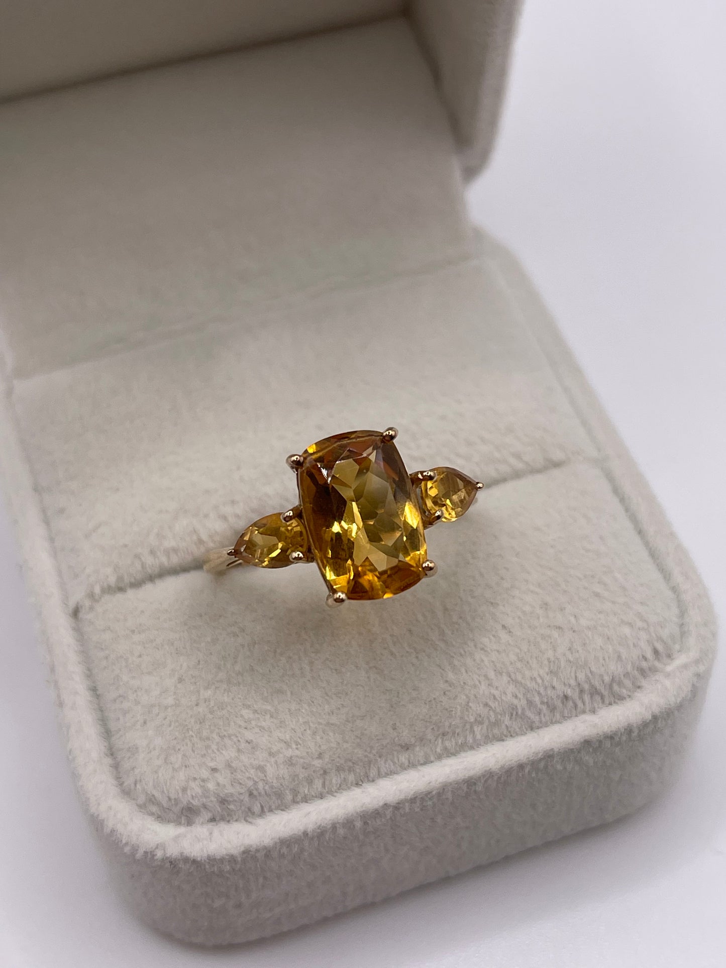 9ct gold citrine ring