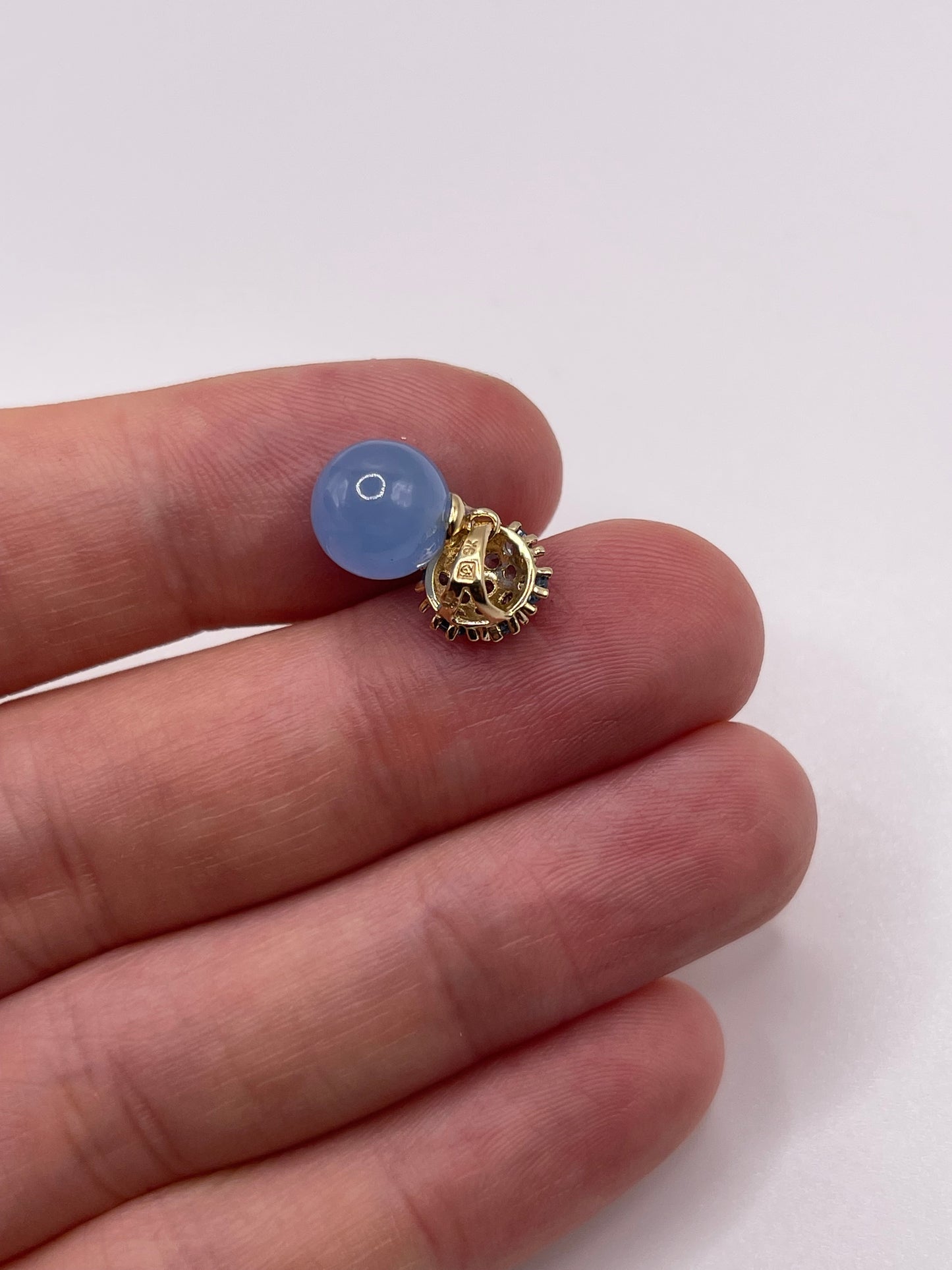 9ct gold chalcedony and topaz pendant