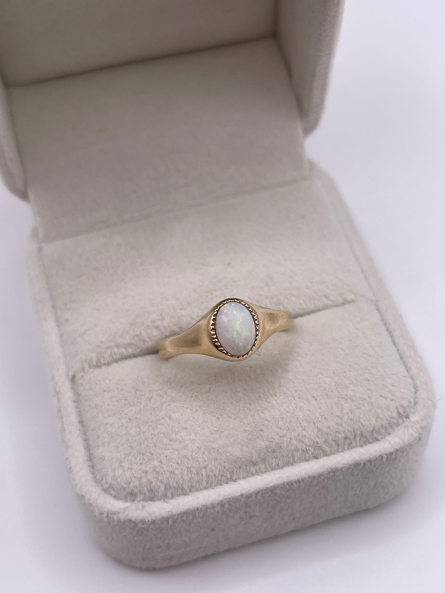 9ct gold opal ring