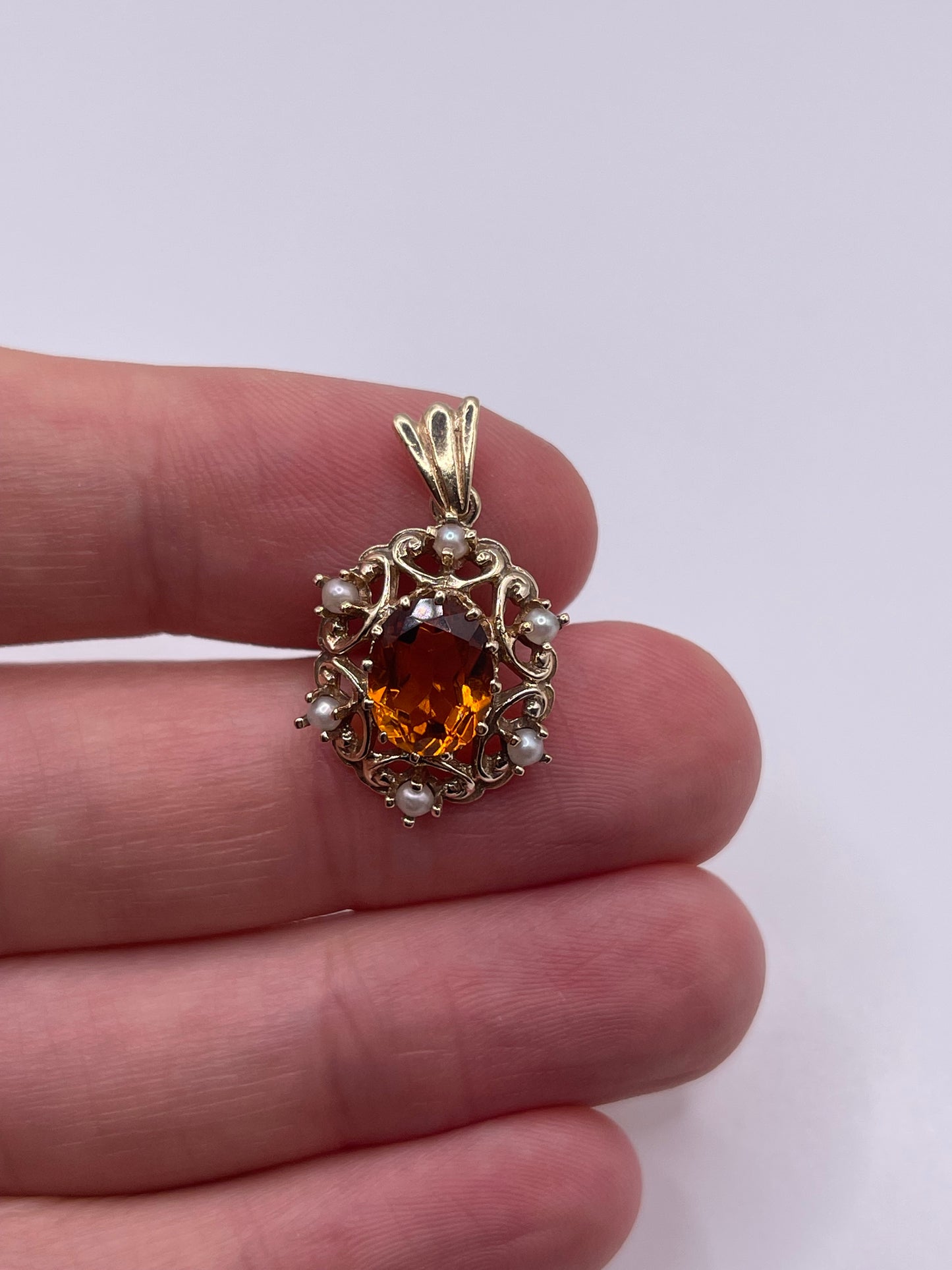 9ct gold citrine and pearl pendant