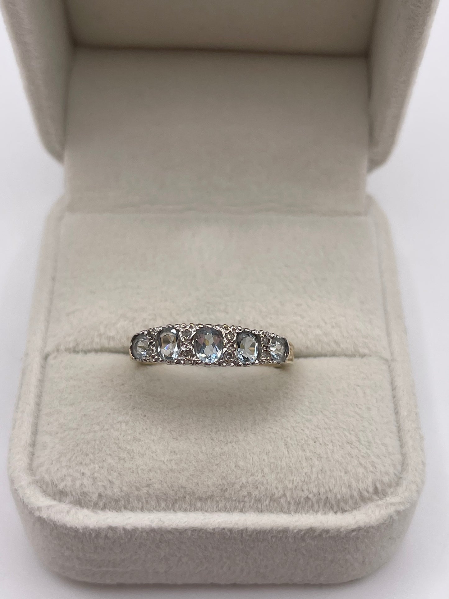 9ct gold aquamarine and diamond ring