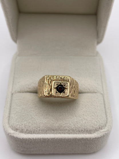 9ct gold garnet signet ring
