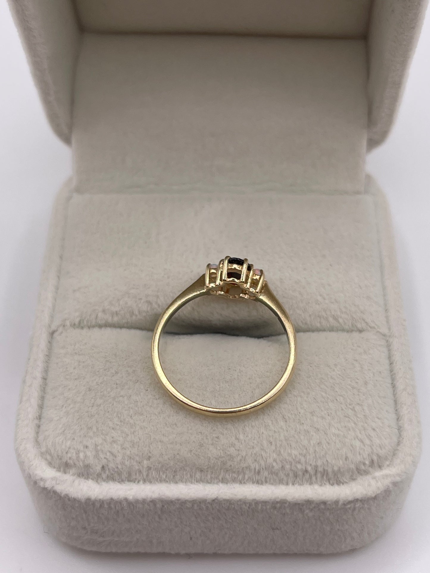 9ct gold garnet and opal ring