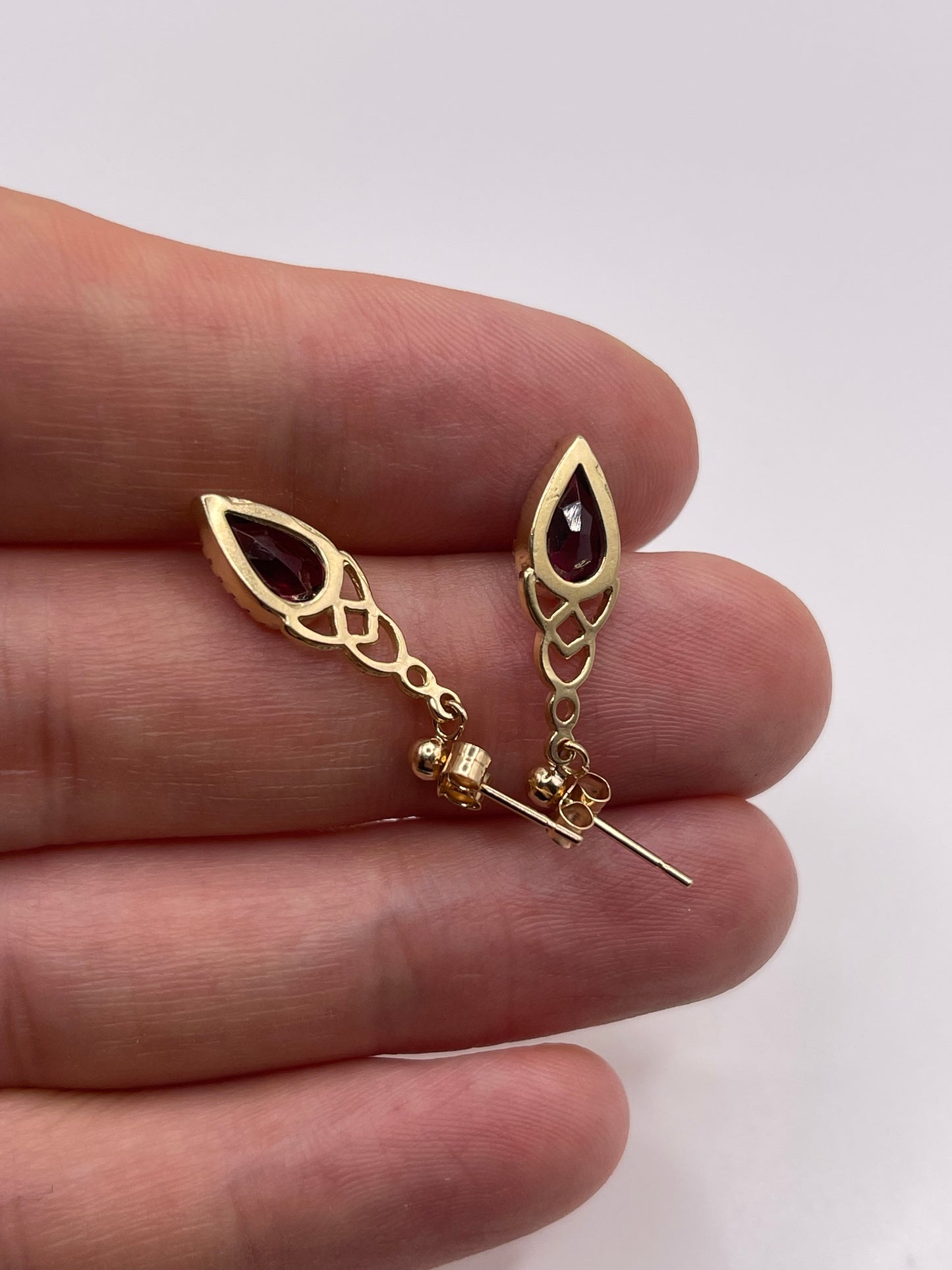 9ct gold garnet earrings