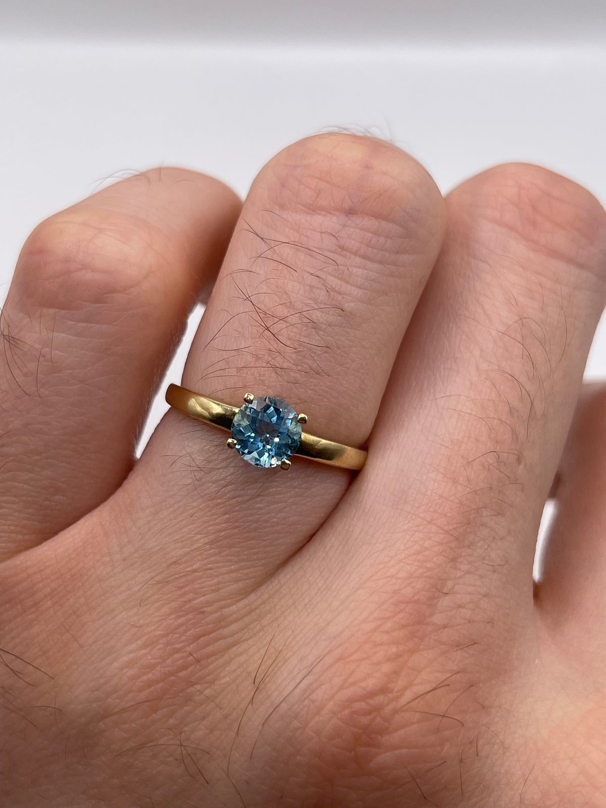 9ct gold blue topaz ring