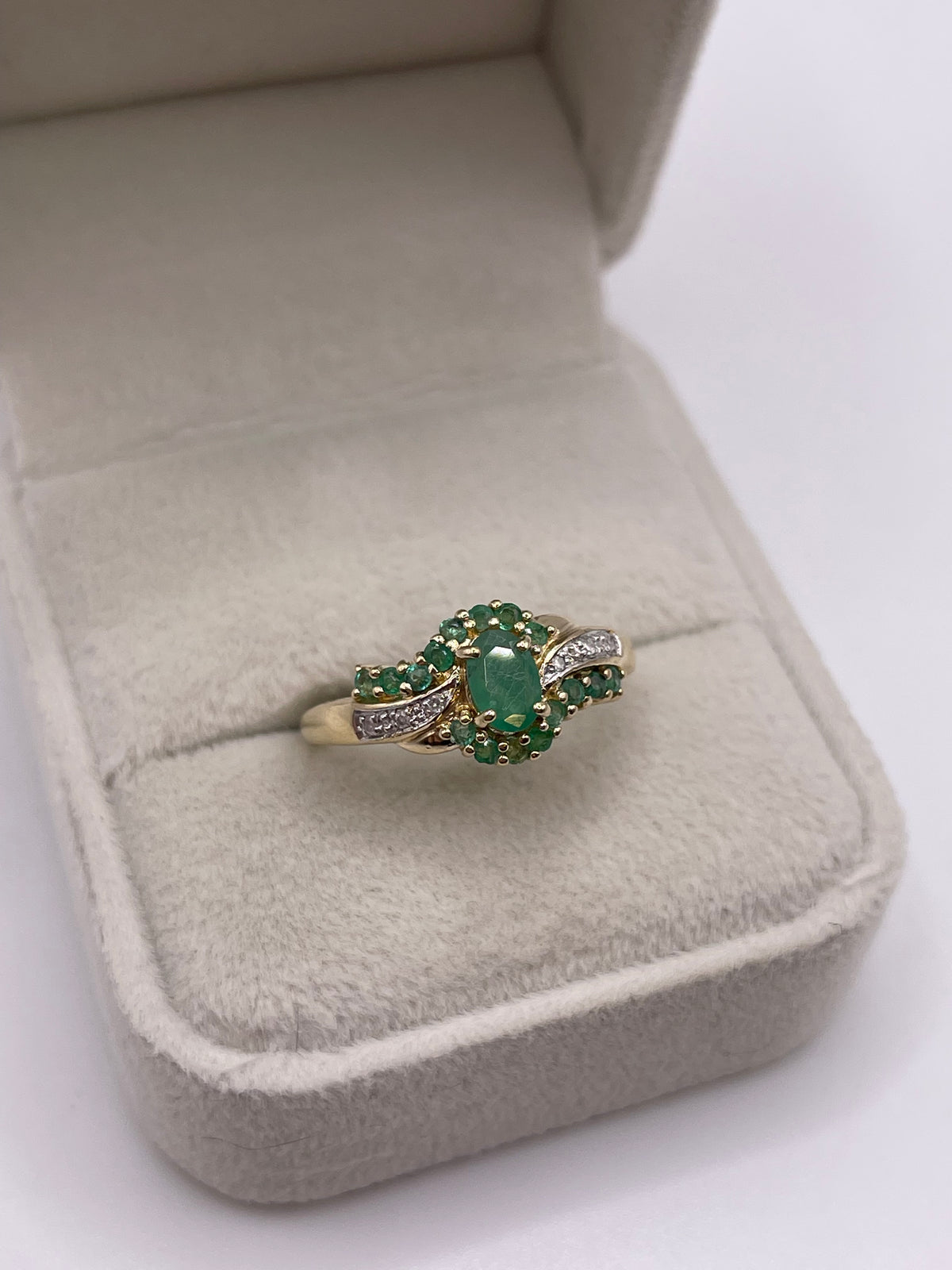 9ct gold emerald and diamond ring