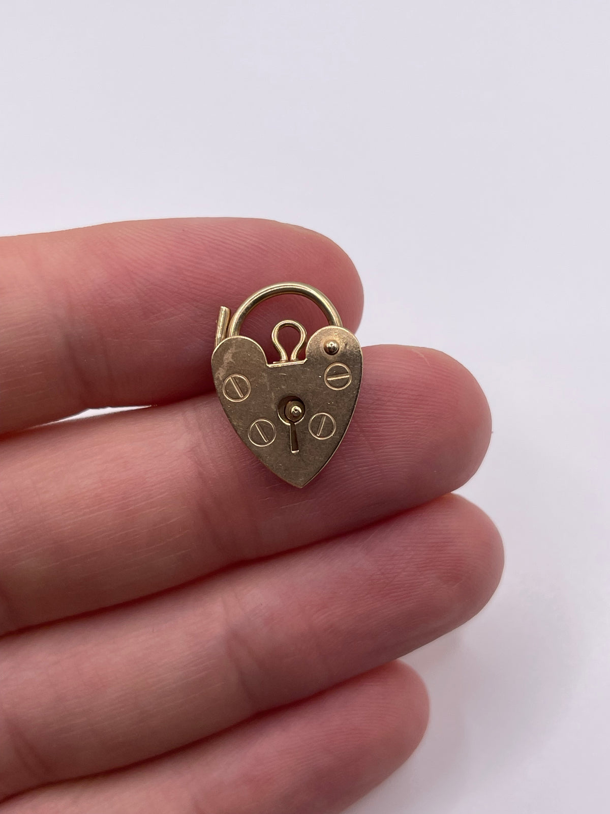 9ct gold padlock 3 – Danjmt