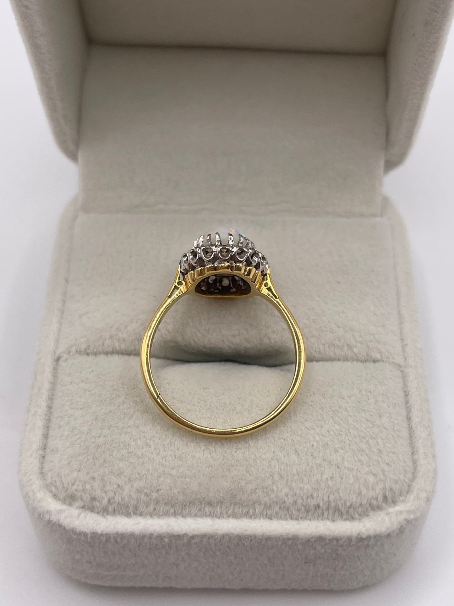 18ct gold opal and diamond ring