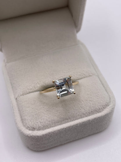 9ct gold aquamarine ring