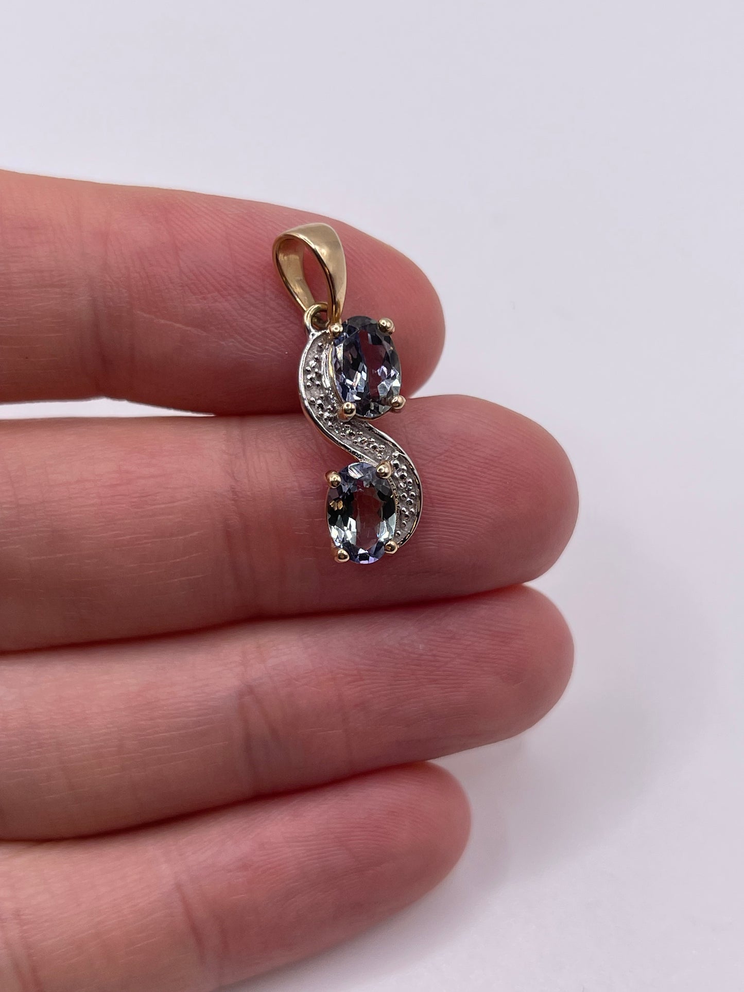 9ct gold tanzanite and diamond pendant