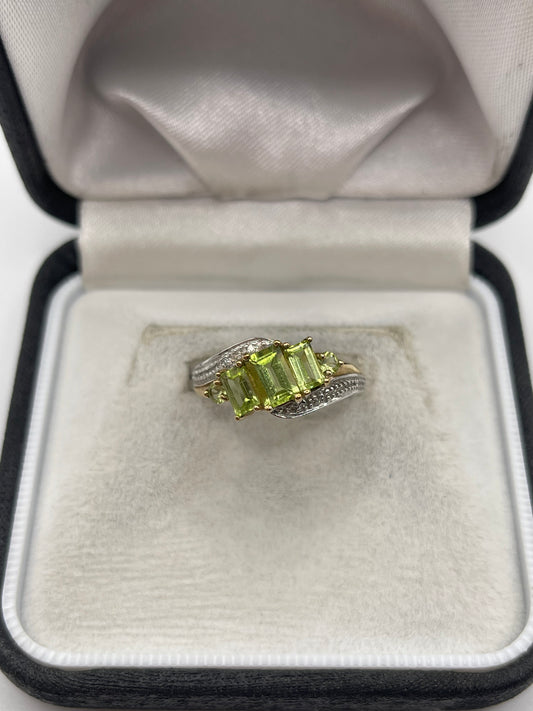 9ct gold peridot and diamond ring